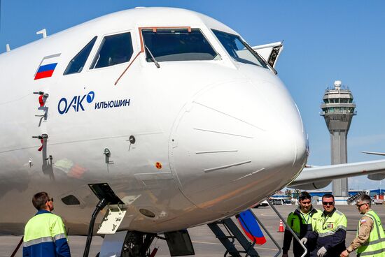 Новый российский самолет Ил-114-300 в Санкт-Петербурге