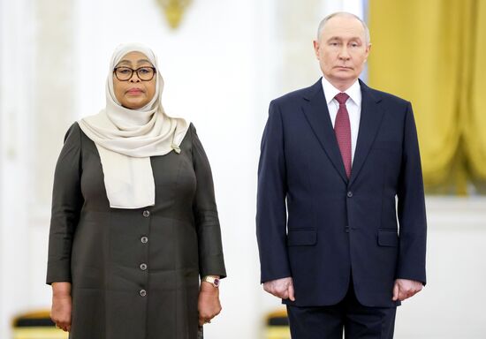 Встреча президента РФ Владимира Путина и президента Танзании Самии Сулуху Хассан