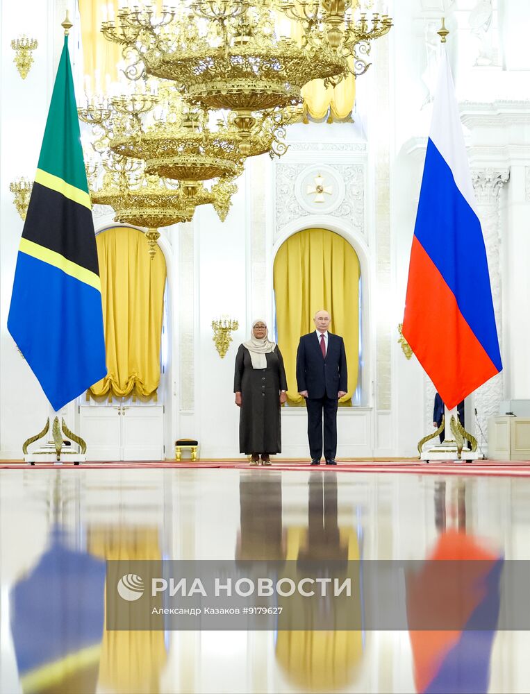 Встреча президента РФ Владимира Путина и президента Танзании Самии Сулуху Хассан
