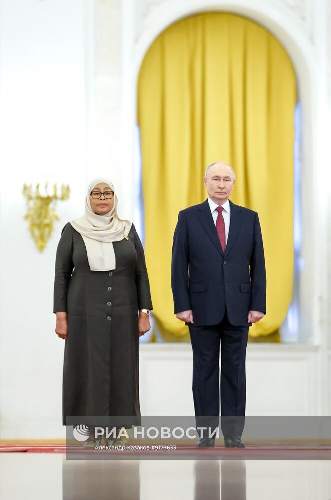Встреча президента РФ Владимира Путина и президента Танзании Самии Сулуху Хассан