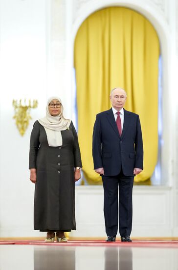 Встреча президента РФ Владимира Путина и президента Танзании Самии Сулуху Хассан