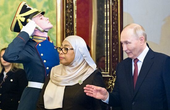 Встреча президента РФ Владимира Путина и президента Танзании Самии Сулуху Хассан