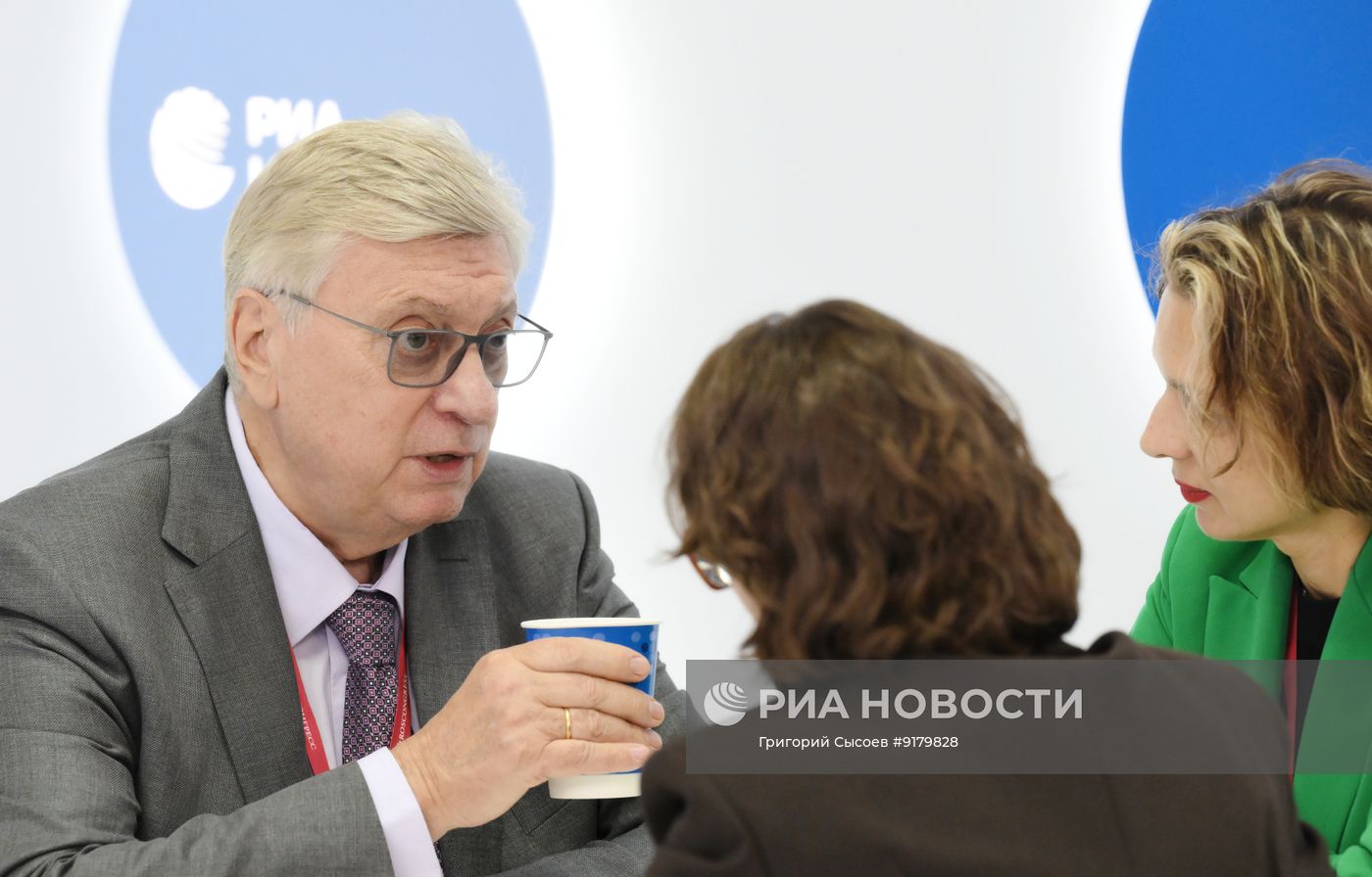 ПМЭФ-2026. Стенд РИА Новости и студия радио Sputnik