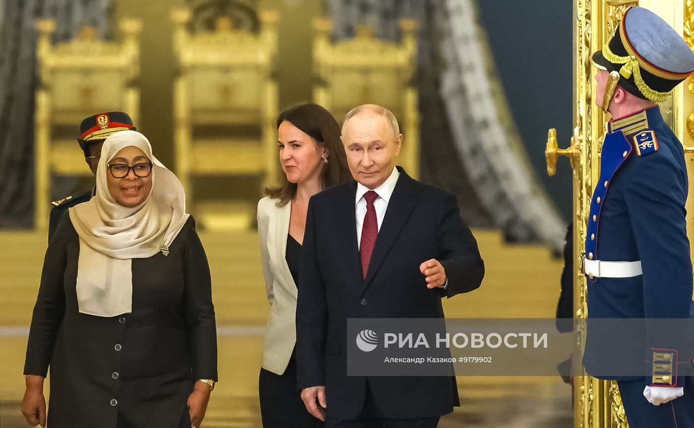 Встреча президента РФ Владимира Путина и президента Танзании Самии Сулуху Хассан