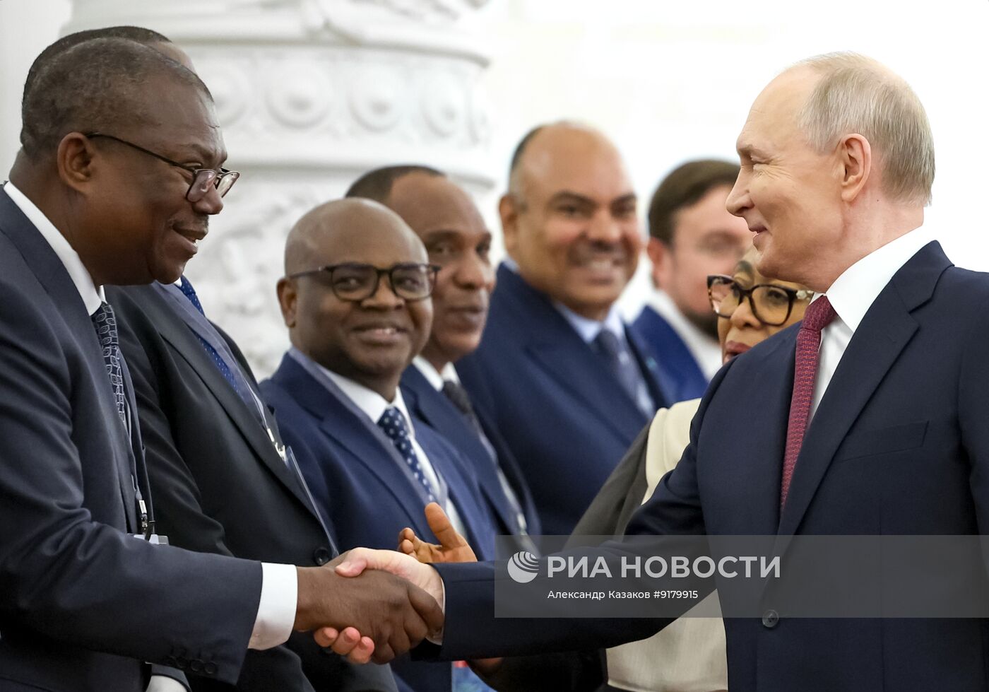 Встреча президента РФ Владимира Путина и президента Танзании Самии Сулуху Хассан