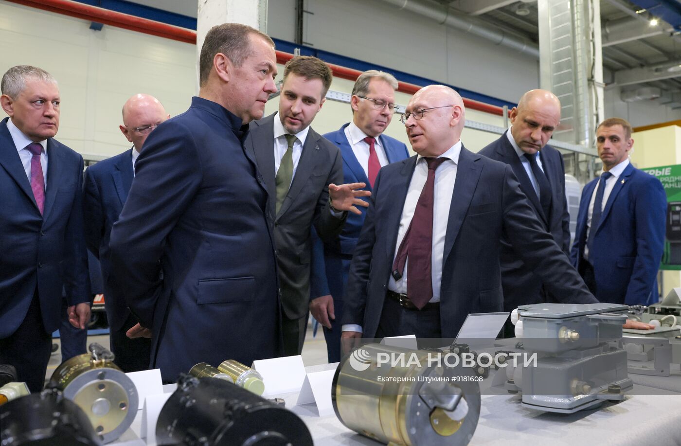 Рабочая поездка зампреда Совбеза РФ Дмитрия Медведева в Уральский федеральный округ
