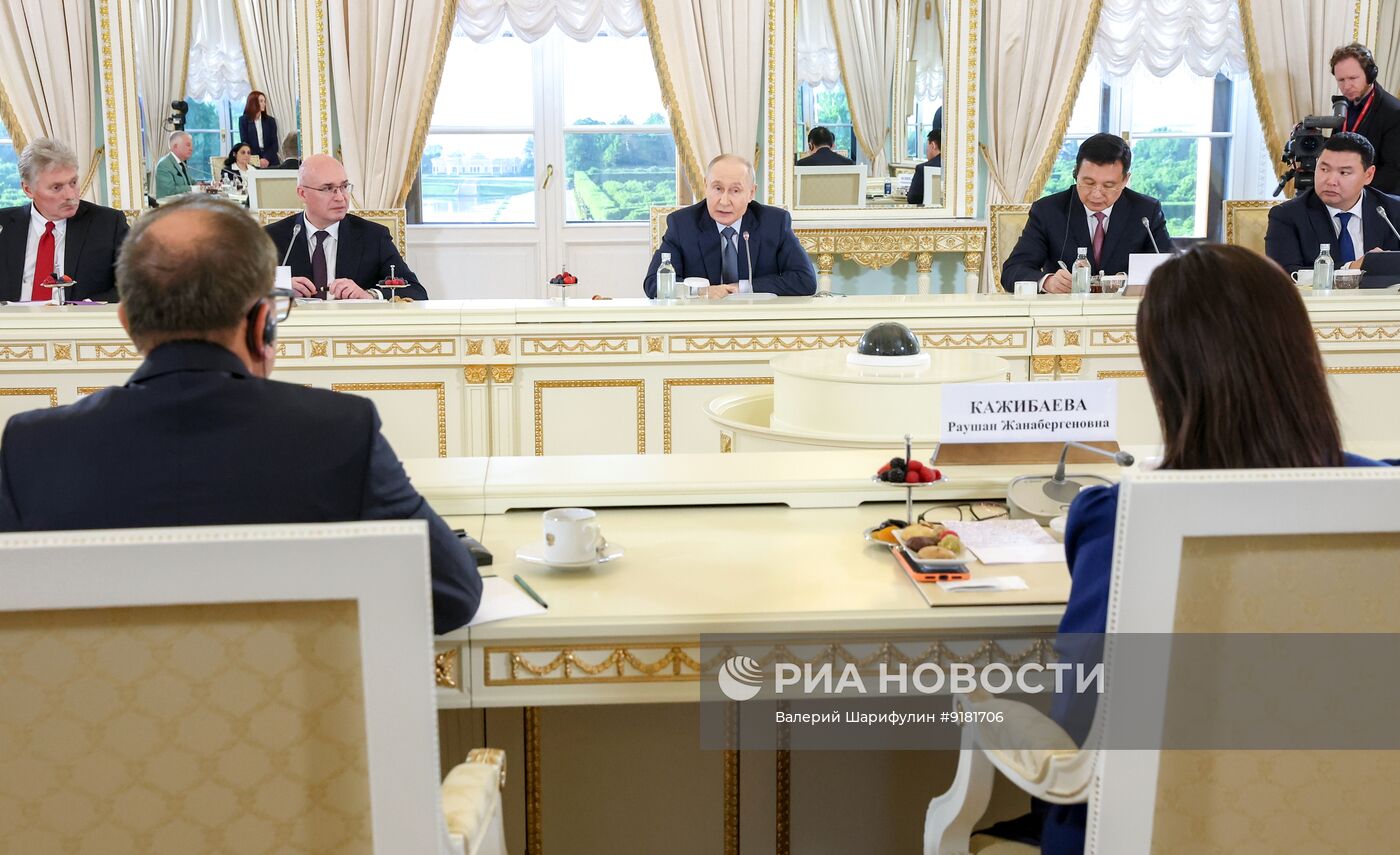 Встреча президента РФ Владимира Путина с руководителями международных информационных агентств