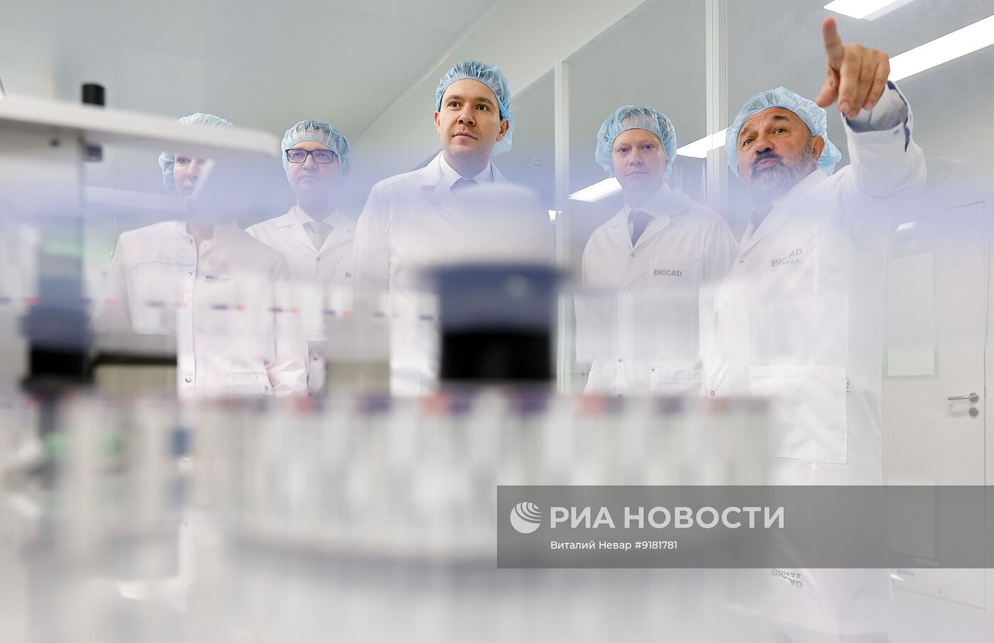Министр промышленности и торговли РФ А. Алиханов посетил завод "Биокад"