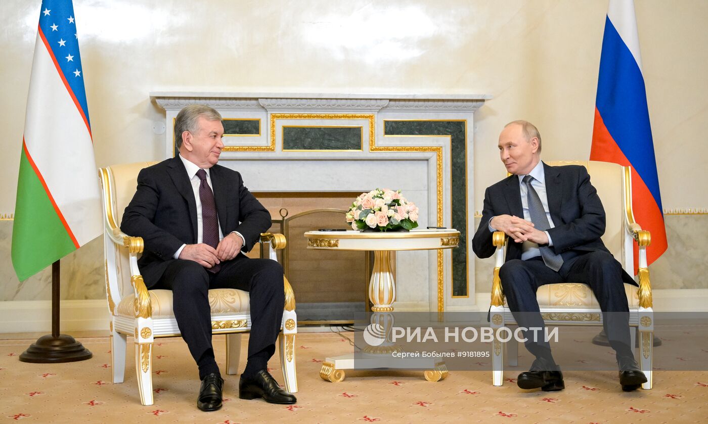 Встреча президента РФ Владимира Путина и президента Узбекистана Шавката Мирзиёева