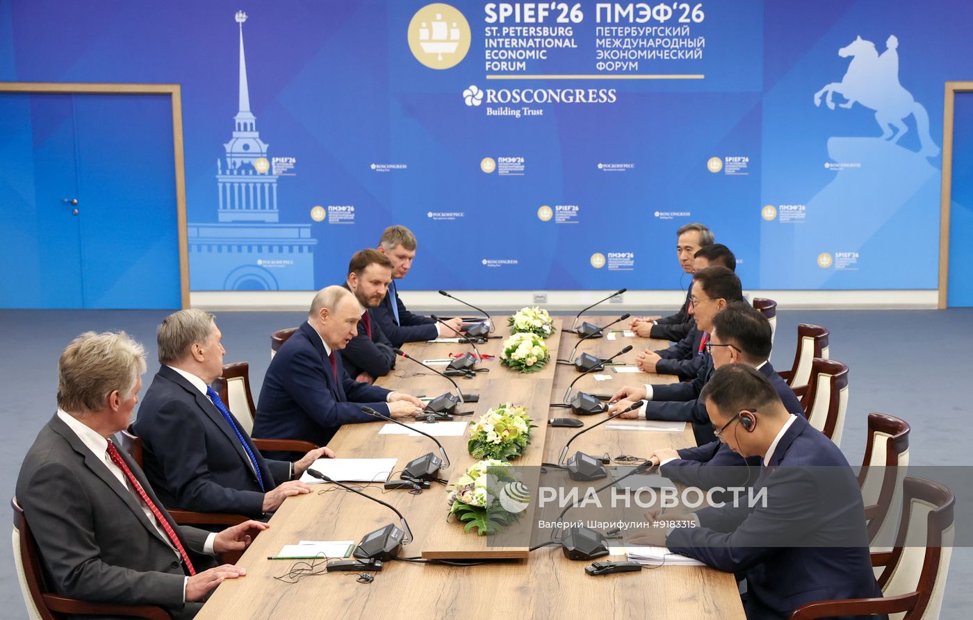 Встреча президента РФ Владимира Путина и заместителя председателя КНР Хань Чжэна