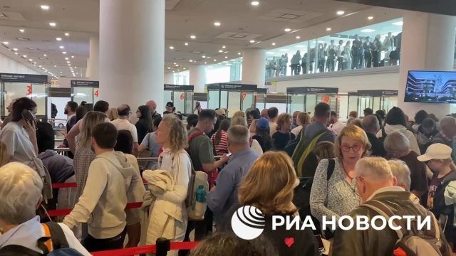 Очереди в аэропорту Еревана из желающих проголосовать на парламентских выборах 7 июня
