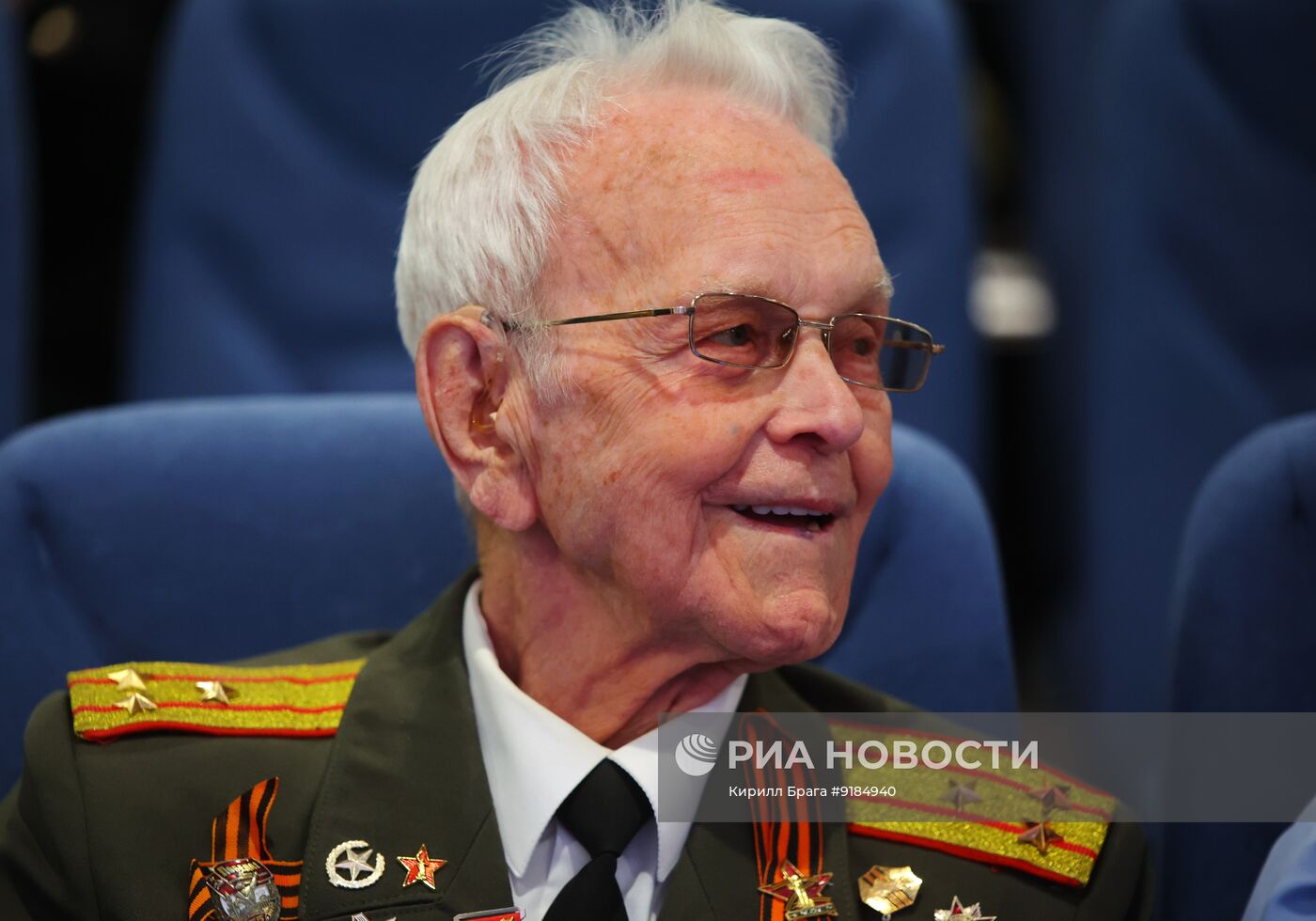 В Волгограде ветерана ВОВ Медкова поздравили со 100-летием