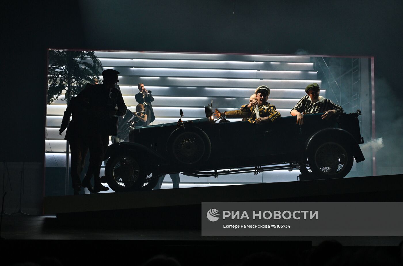 Спектакль "Великий комбинатор" в "Ленкоме Марка Захарова"