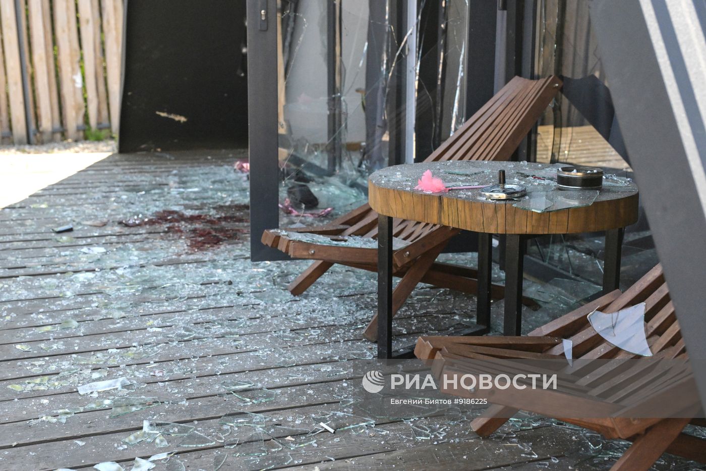 БПЛА ВСУ атаковал территорию глэмпинга в Луганске