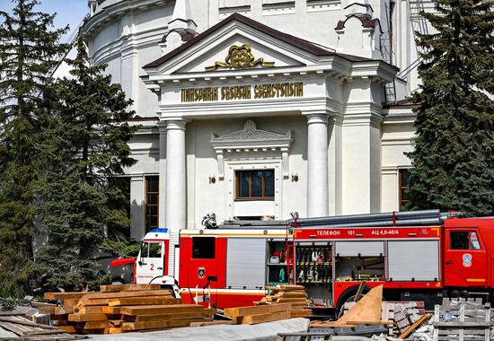 Пожар в здании музея-панорамы в Севастополе после атаки ВСУ