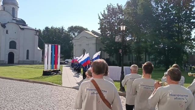 Исполнение гимна России в Новгородском кремле