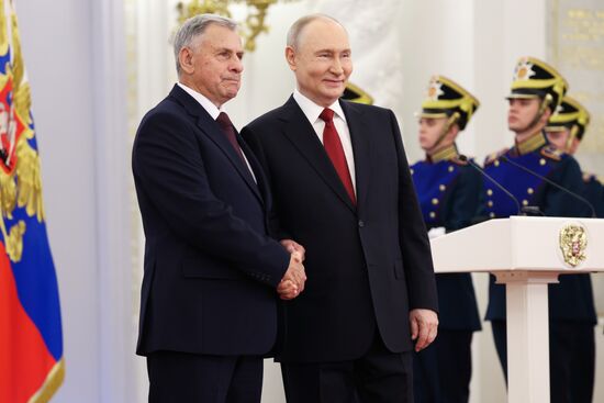 Вручение Госпремий РФ и медалей Героя Труда