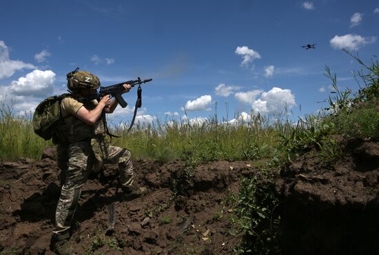 Боевая подготовка штурмовых подразделений бригады "Волки" в ЛНР