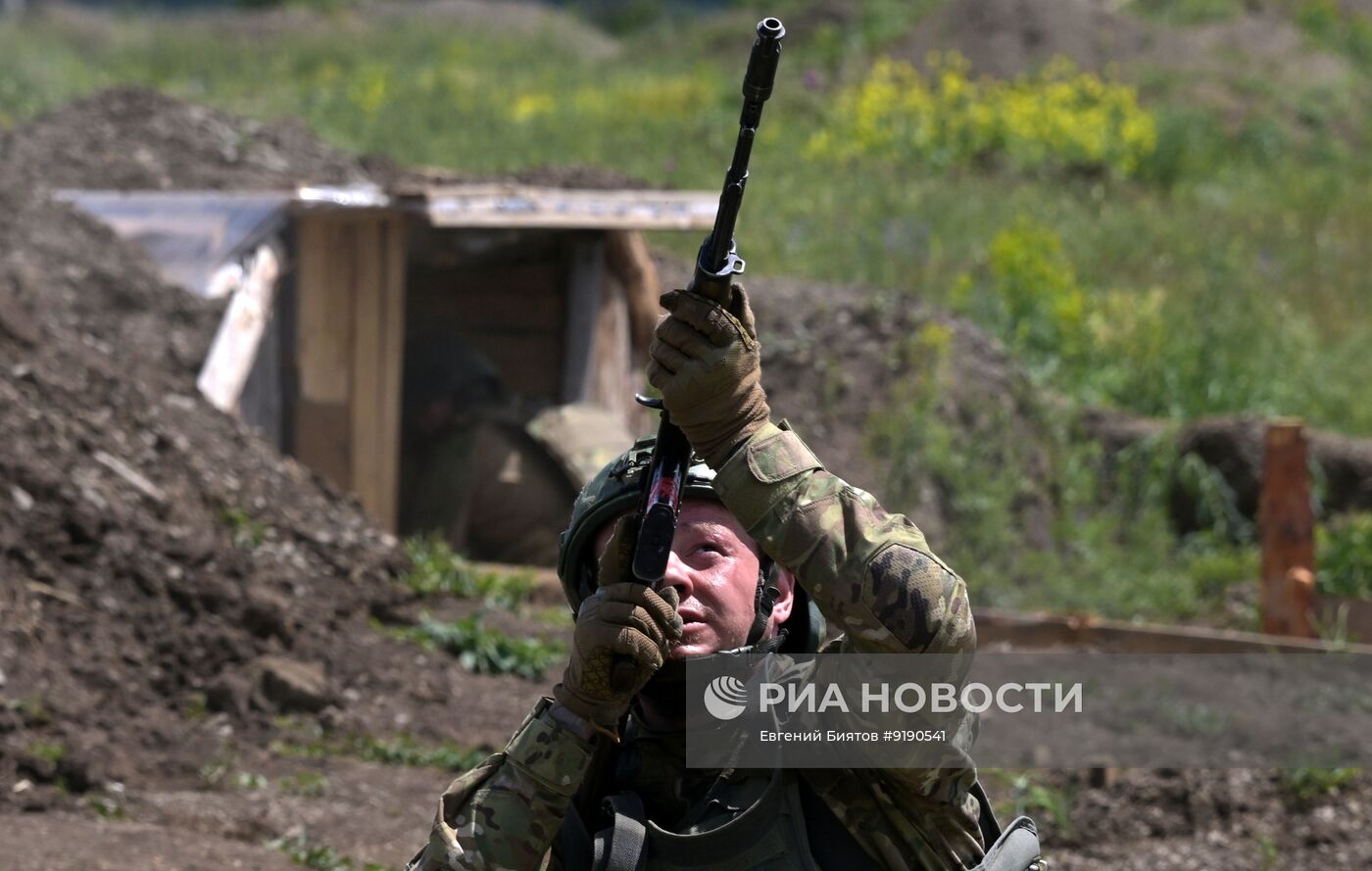 Боевая подготовка штурмовых подразделений бригады "Волки" в ЛНР