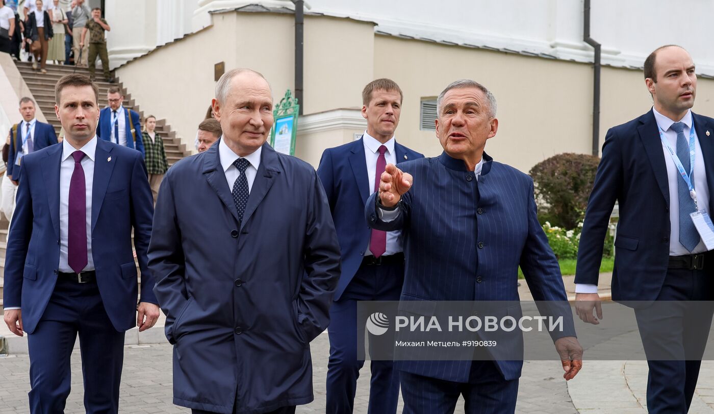 Президент РФ Владимир Путин посетил Казанский кремль