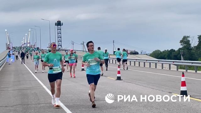 Международный забег по автомобильному мосту из Благовещенска в китайский Хэйхэ