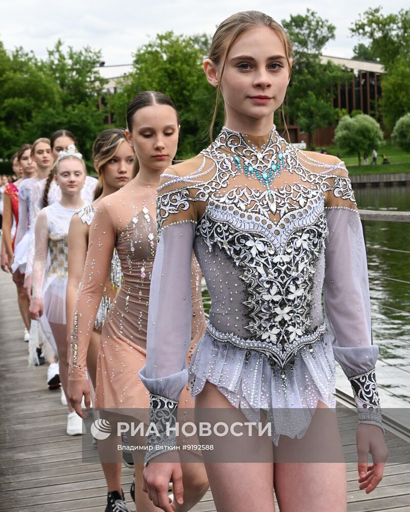Показ "Неделя высокой моды в спорте: парад дизайнерских образов" в Москве