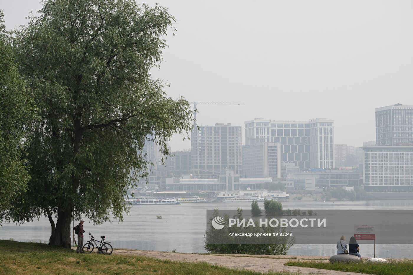 Дым от лесных пожаров накрыл Новосибирск