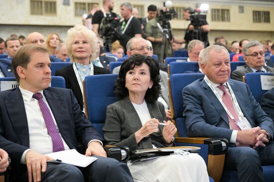 Первое пленарное заседание нового состава Общественной палаты РФ