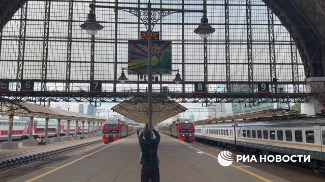 "Театральные поезда" из Владивостока и Севастополя торжественно встретили в Москве