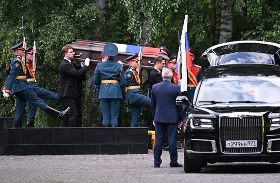 Прощание с бывшим министром обороны РФ Сергеем Ивановым в Москве 