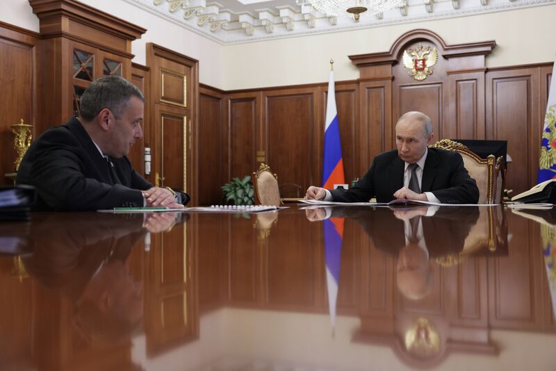 Президент Владимир Путин встретился с губернатором Курской области Александром Хинштейном