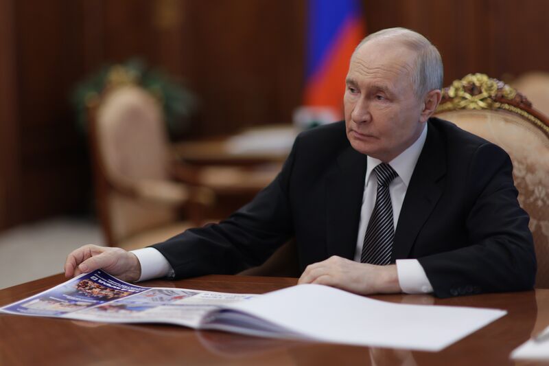 Президент Владимир Путин встретился с губернатором Курской области Александром Хинштейном