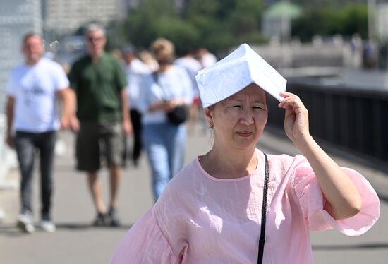 Жаркая погода в Москве 