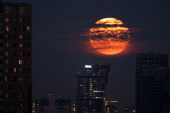Полнолуние в Москве