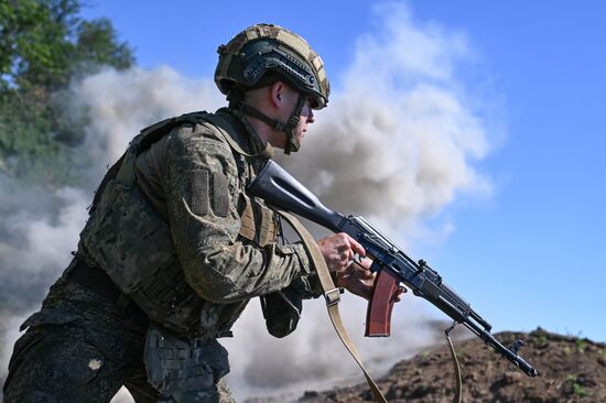 Боевая подготовка штурмовиков группировки войск "Центр"