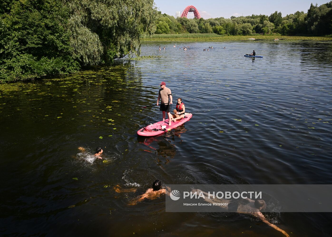 Отдых у водоемов в Москве