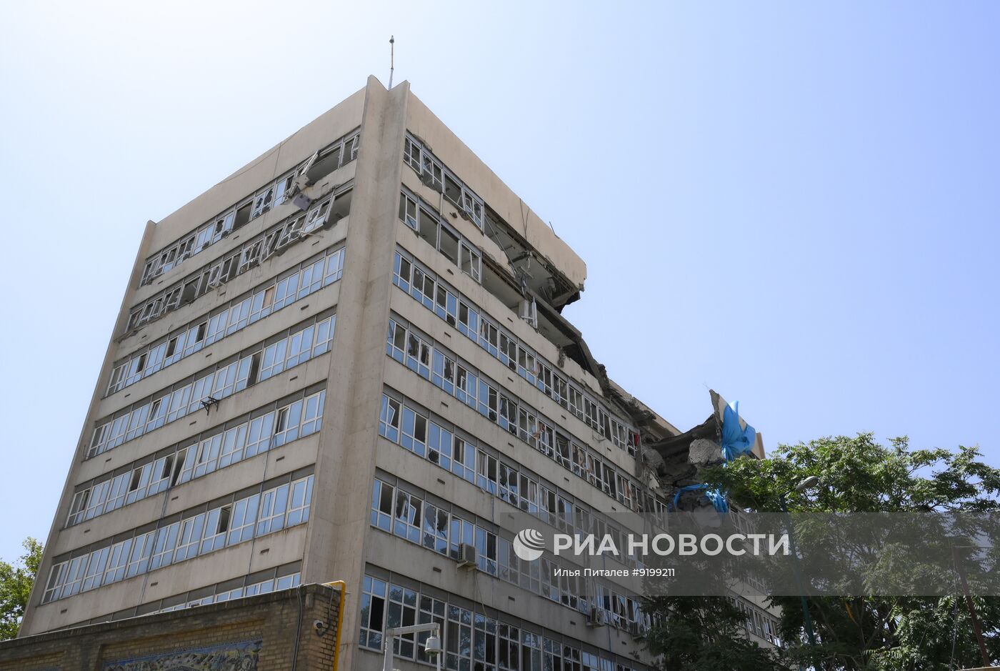 Обстановка в Тегеране в день прощания с бывшим верховным лидером Ирана Али Хаменеи