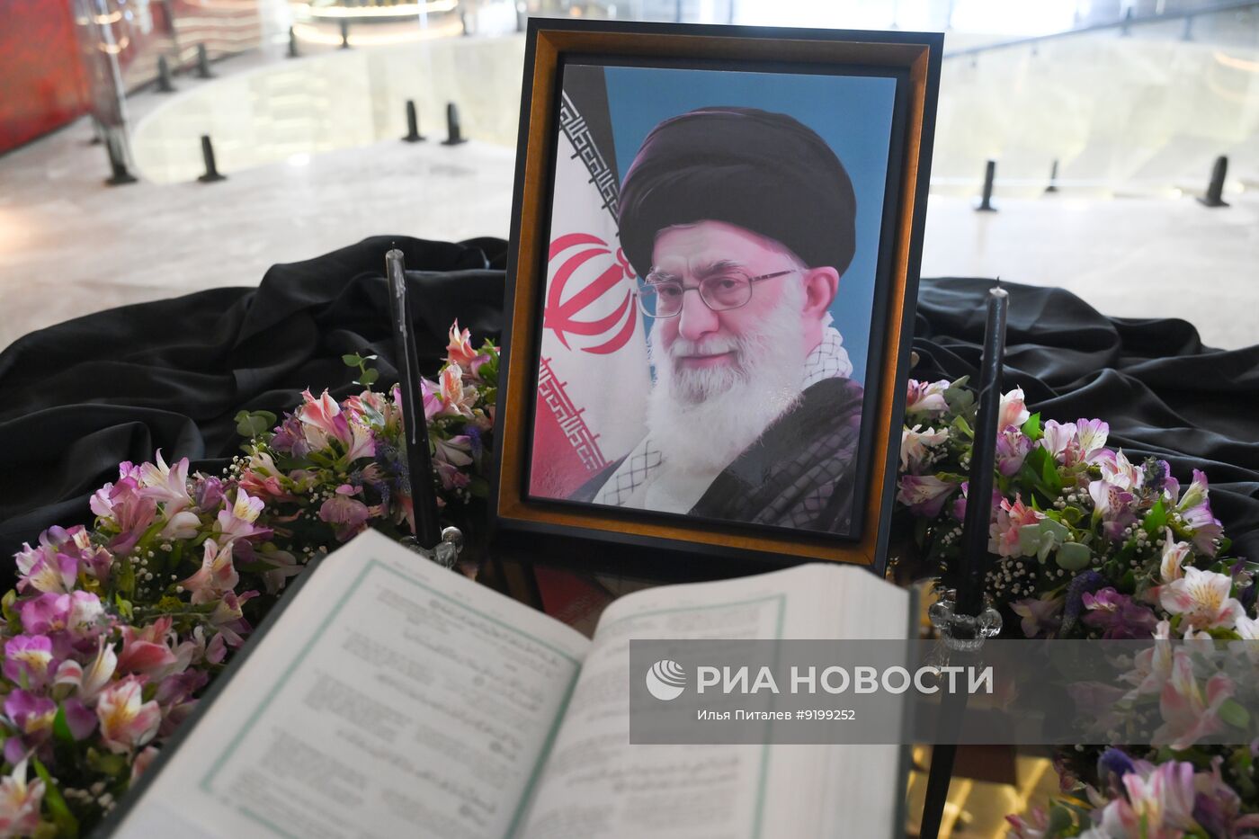 Обстановка в Тегеране в день прощания с бывшим верховным лидером Ирана Али Хаменеи