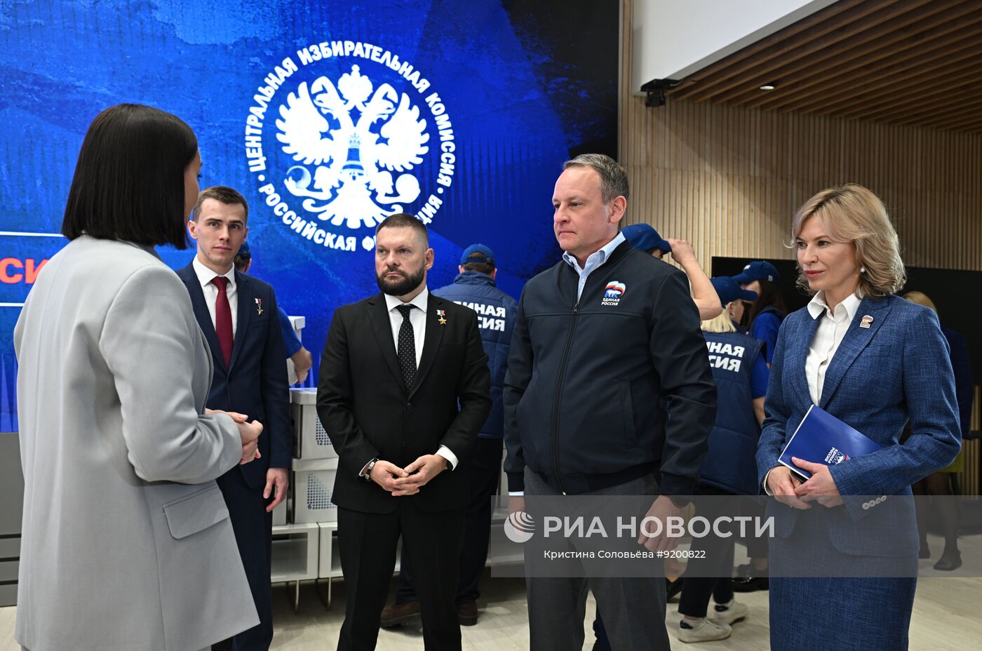 Сдача документов кандидатами "Единой России" в депутаты Госдумы РФ девятого созыва