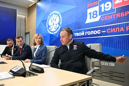 Сдача документов кандидатами "Единой России" в депутаты Госдумы РФ девятого созыва
