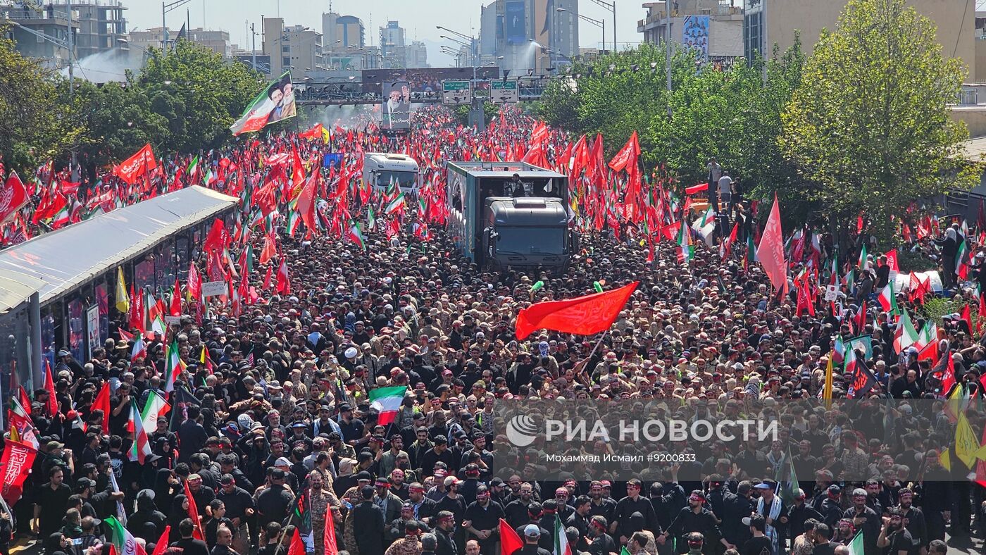 Прощание с аятоллой Али Хаменеи в Тегеране