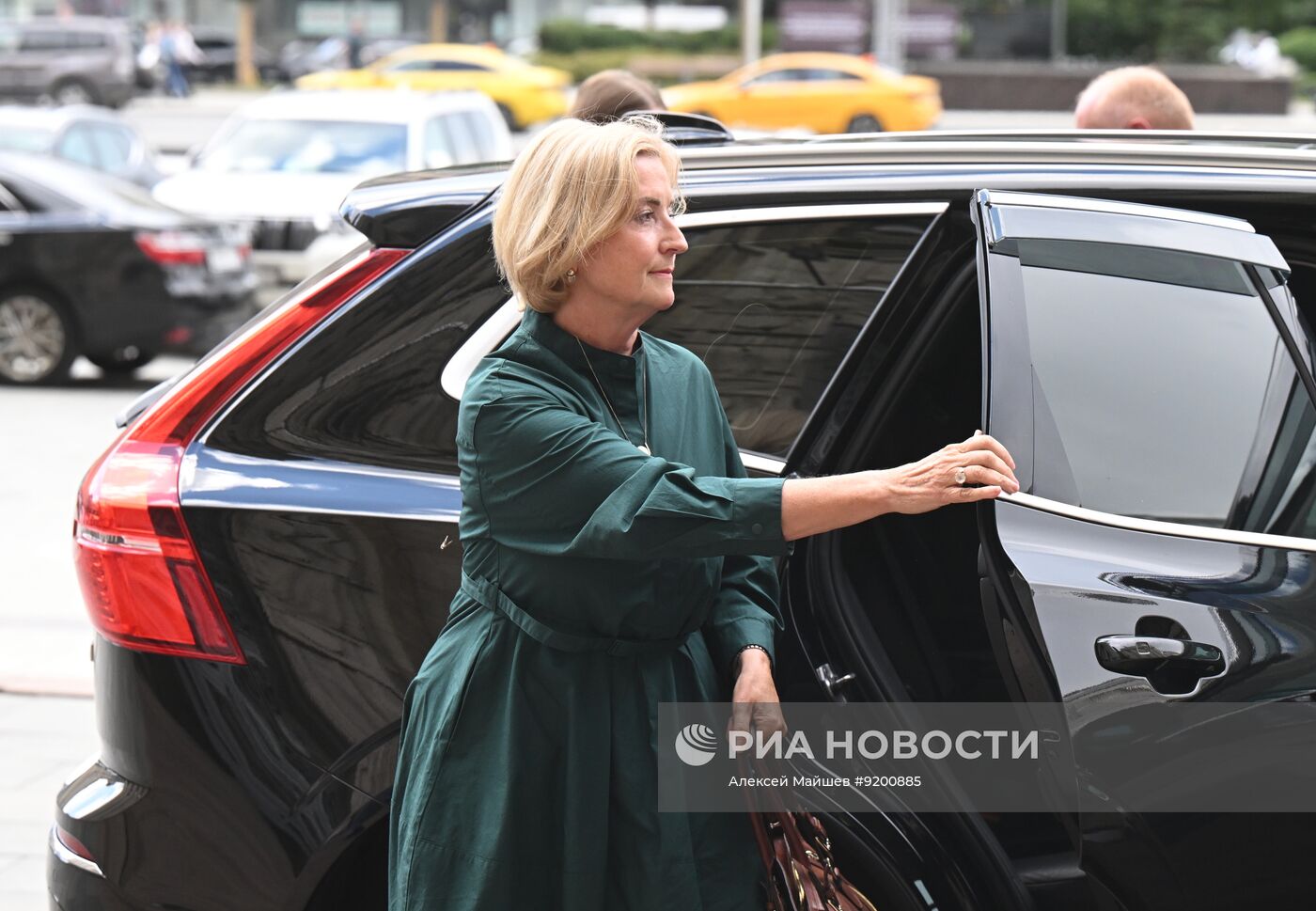Посла Швеции вызвали в МИД из-за атаки на дипмиссию в Стокгольме