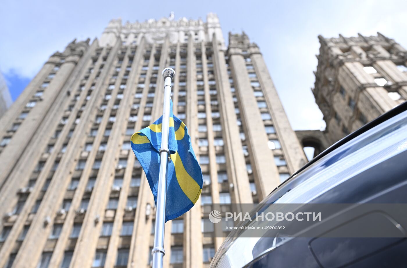 Посла Швеции вызвали в МИД из-за атаки на дипмиссию в Стокгольме 