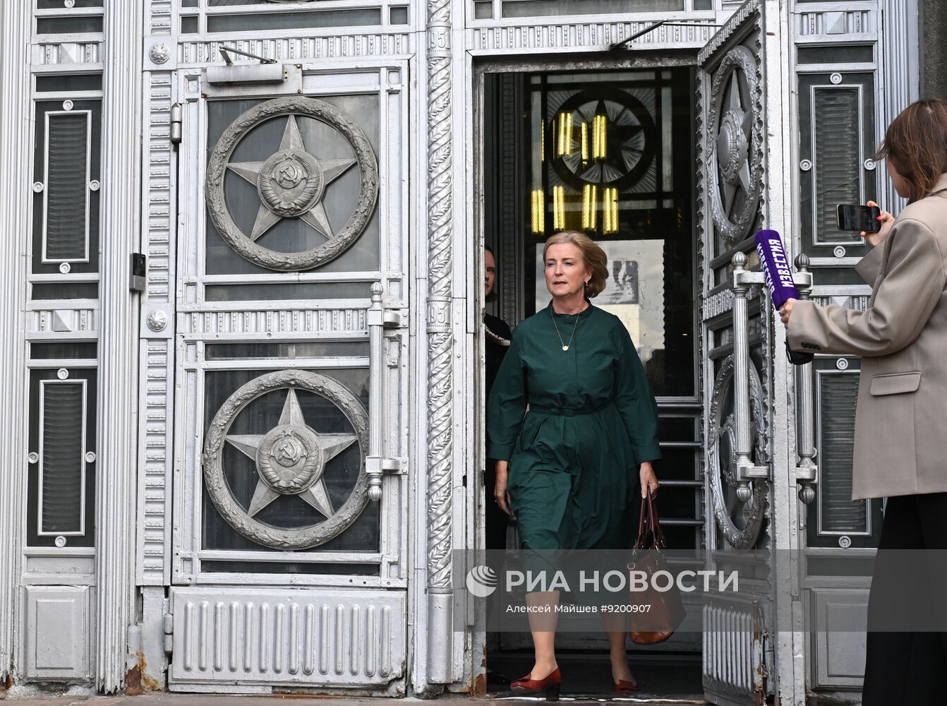 Посла Швеции вызвали в МИД из-за атаки на дипмиссию в Стокгольме 