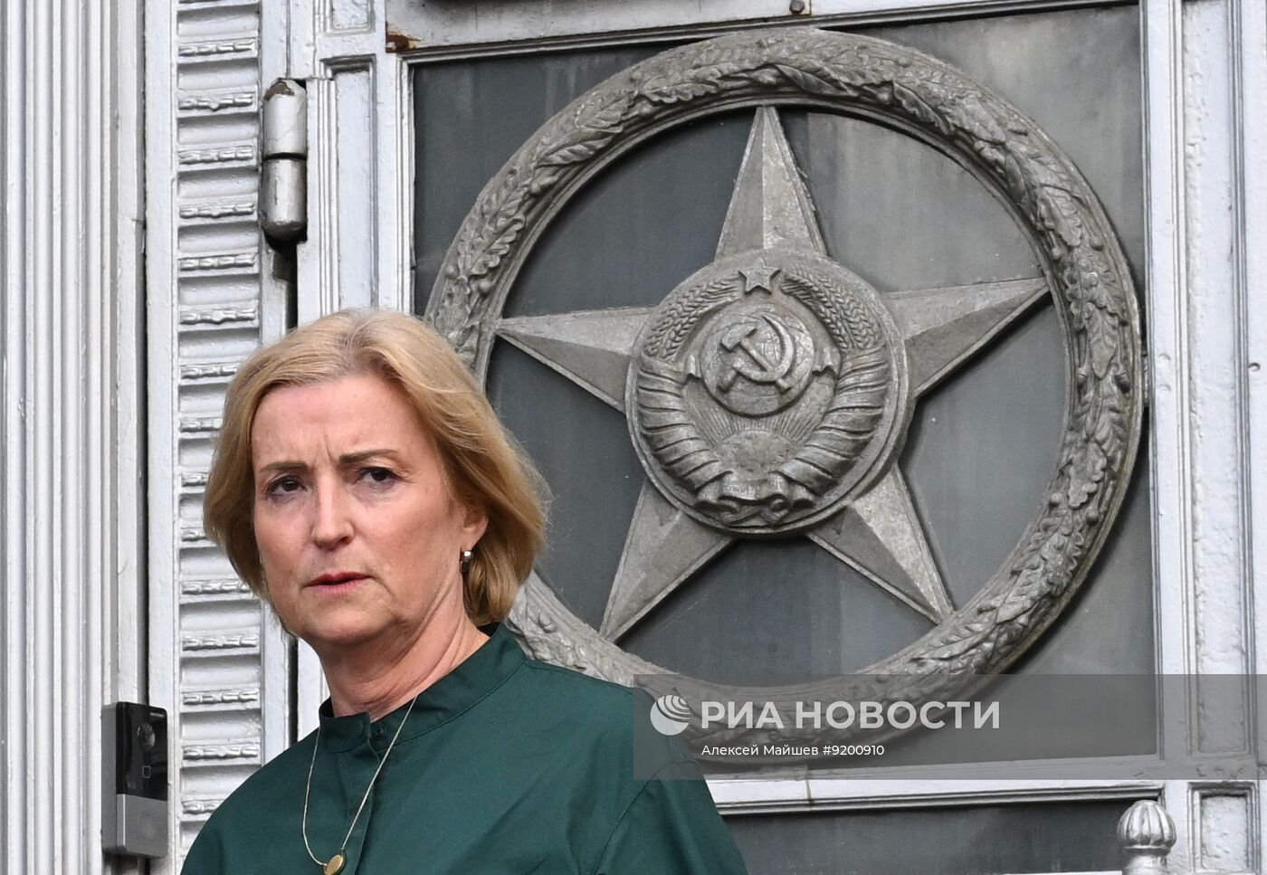 Посла Швеции вызвали в МИД из-за атаки на дипмиссию в Стокгольме