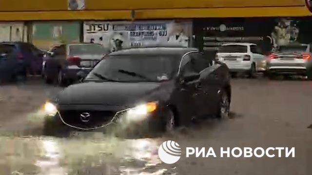 Последствия сильного дождя на улицах Тбилиси