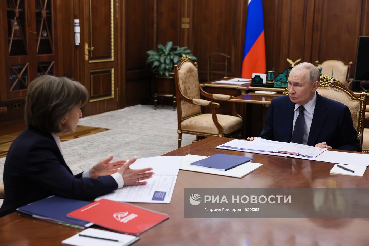 Президент Владимир Путин встретился с главой РЭЦ Вероникой Никишиной