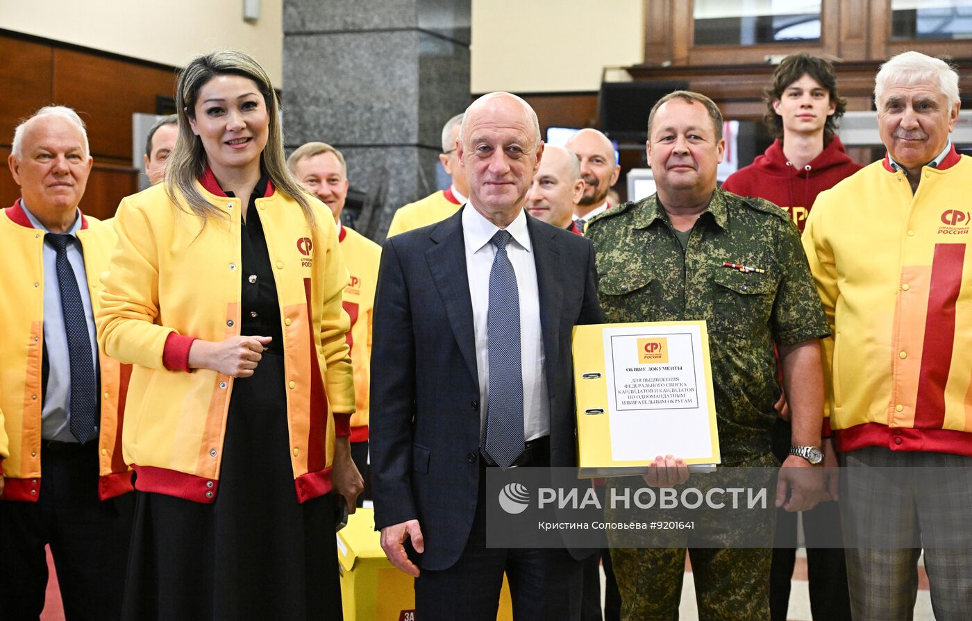"Справедливая Россия" подала документы в ЦИК для заверения списка кандидатов в депутаты Госдумы
