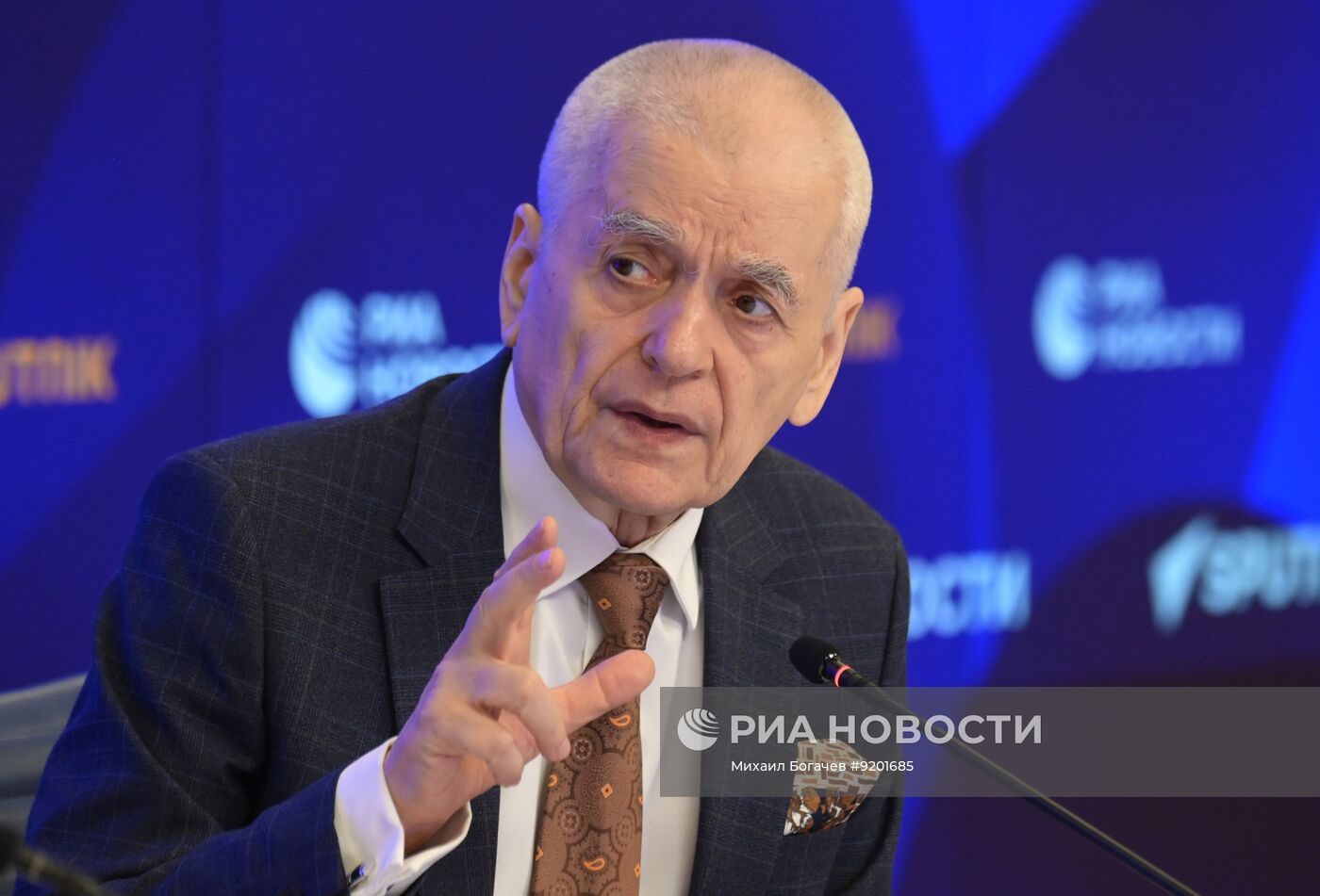 Пресс-конференция академика РАН Геннадия Онищенко