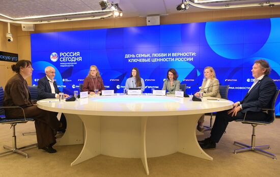 День семьи, любви и верности: ключевые ценности России